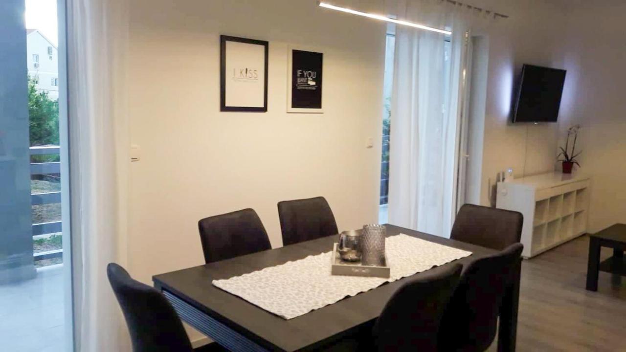 Apartman Ivana พอดโกรา ภายนอก รูปภาพ
