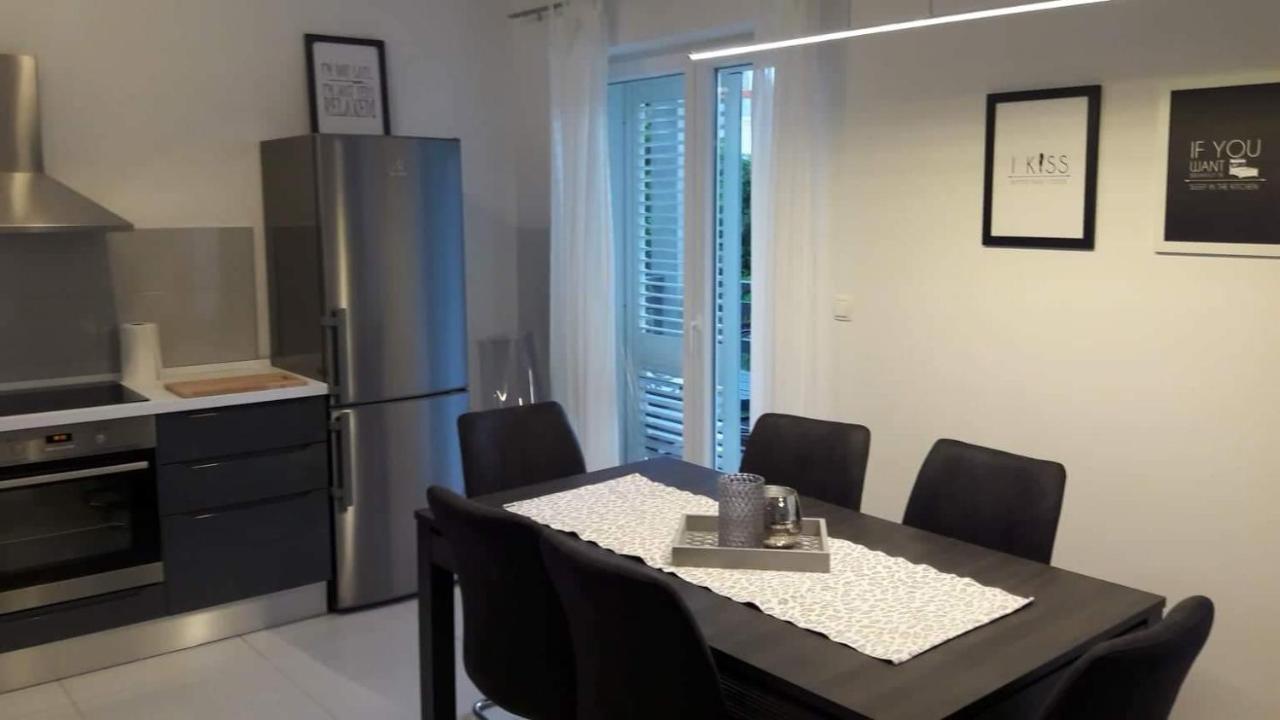 Apartman Ivana พอดโกรา ภายนอก รูปภาพ